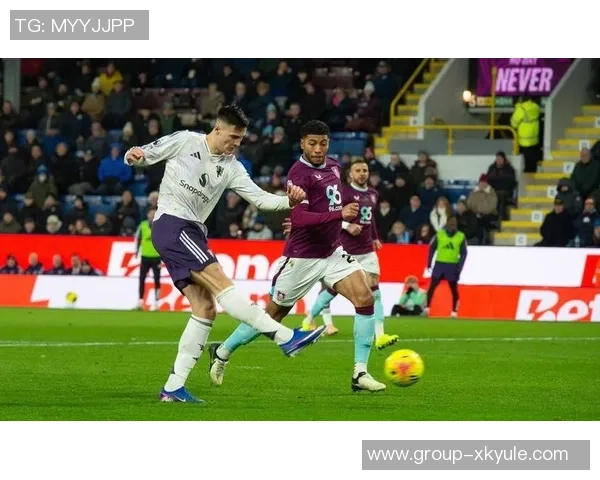 姆伯莫赞舍什科传球精彩海文与B费默契配合助力进球