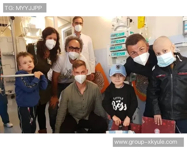 格纳布里与基米希探访医院肿瘤病房温暖关怀患病儿童